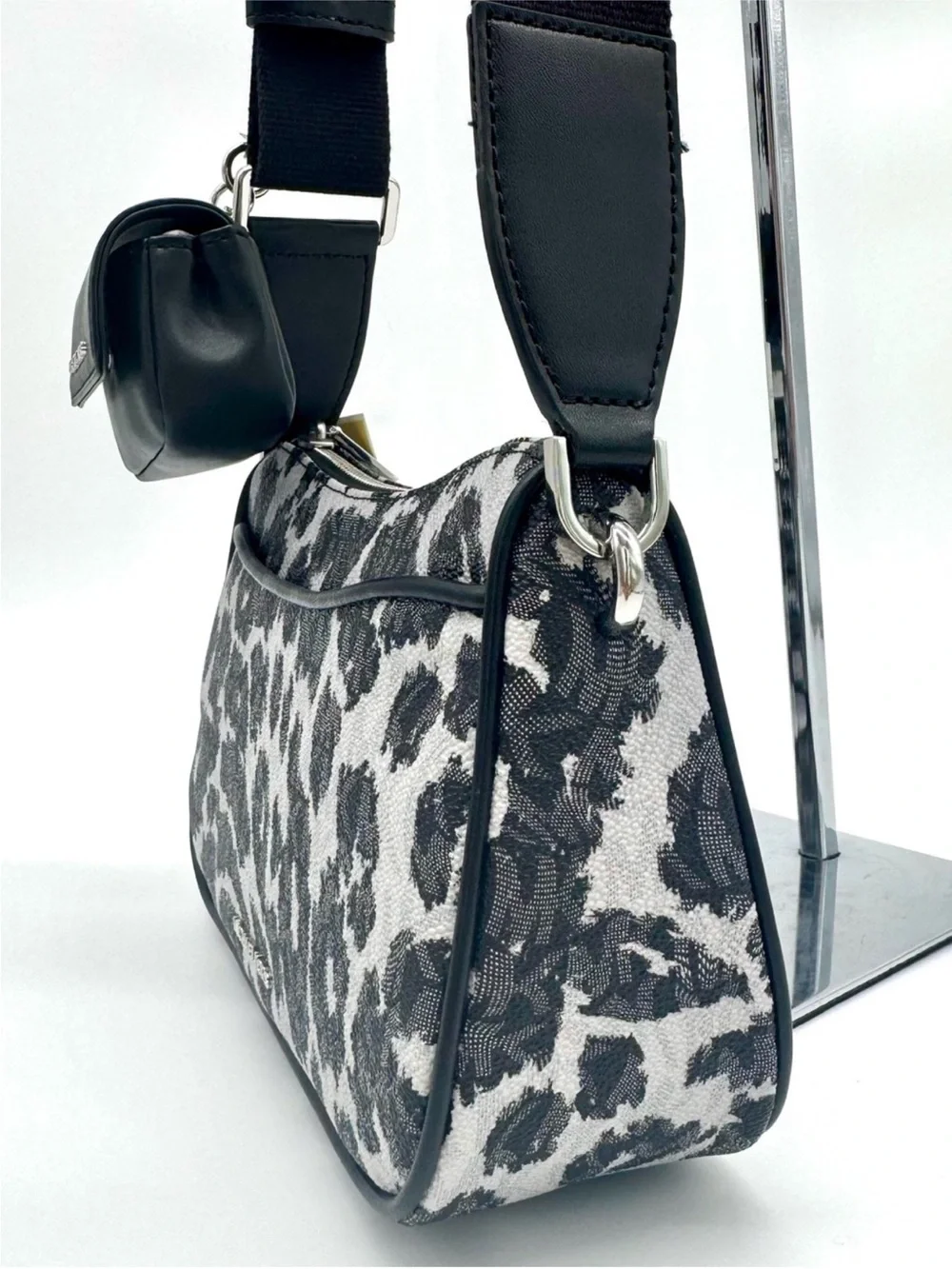 Michael Kors Jet Set Medium Leopard Logo Crossbody Bag W Case for Apple AirPods - Picture 4 of 8
